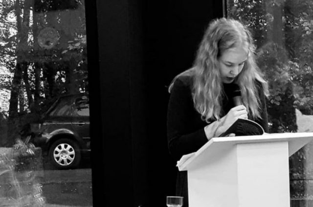 Noa Pothoven blanco y negro