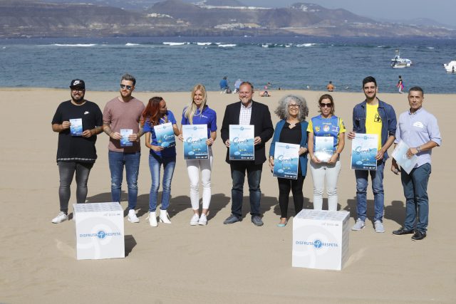 Presentación Campaña Verano Ciudad De Mar 0 Plástico 100 Vida Foto Familia