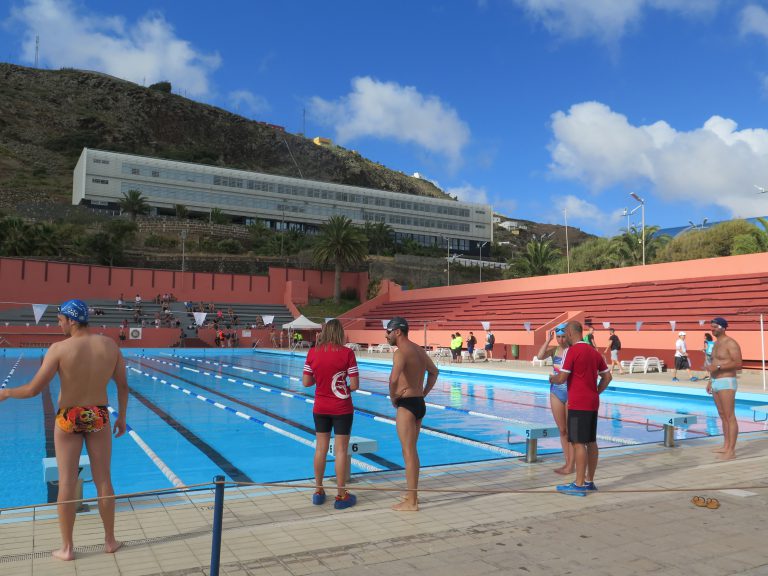 Las piscinas municipales reabren este miércoles en Madrid con dos turnos y reducción de aforo