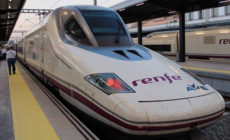 Renfe ampliará a un año la antelación para comprar billetes de AVE