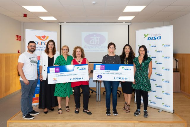 Entrega cheque a APANATE y ASPERCAN