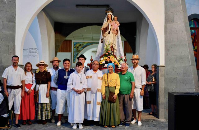 Grupo de Gobierno tras la ofrenda floral a la Virgen del Carmen