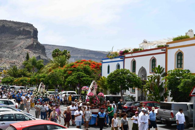 Recorrido De Las Imágnes De La Virgen Del Carmen Del Municipio De Mogán Durante Su Recorrido Por Las Calles De Playa De Mogán