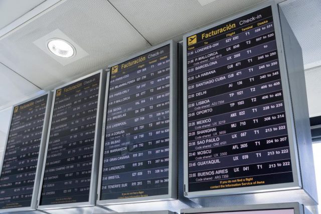 La Compañía Aérea Debe Reubicar O Devolverle El Dinero Del Billete Al Viajero, Así Como Prestar Asistencia Al Que Esté Fuera De Su Domicilio 1 Aeropuerto