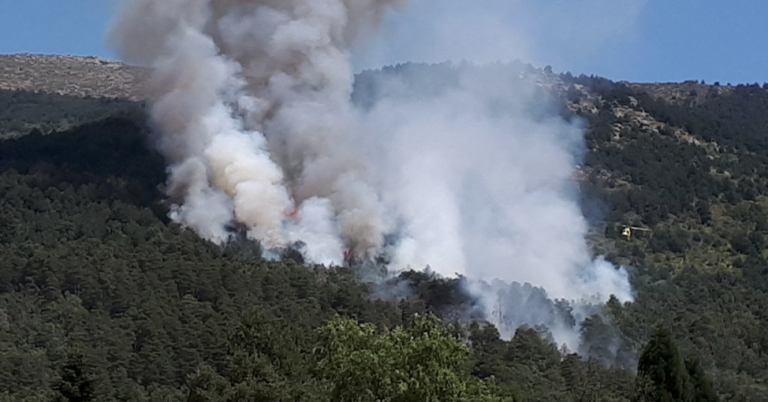 112 Madrid confía en que los incendios de Miraflores y La Granja queden hoy controlados