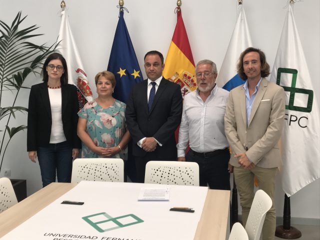 FOTO FIRMA CONVENIO MANCOMUNIDAD-UNIVERSIDAD FERNANDO PESSOA