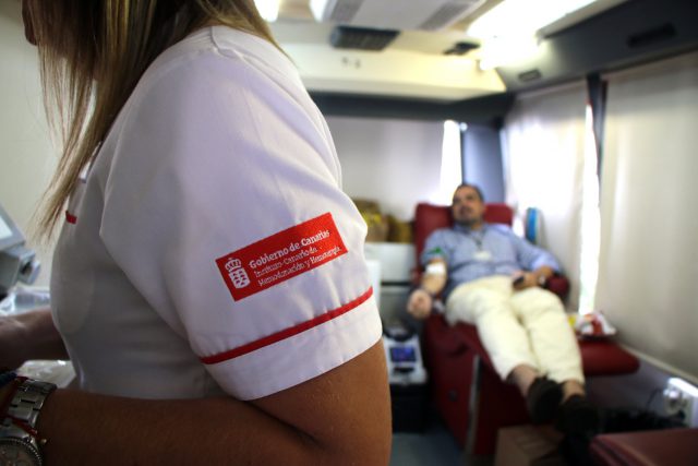 Personal del ICHH durante una donación