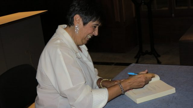 Concostrina Firmado Ejemplares De Sus Libros Tras Su Conferencia.