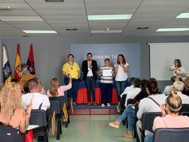 Durante La Entrega De Diplomas 1