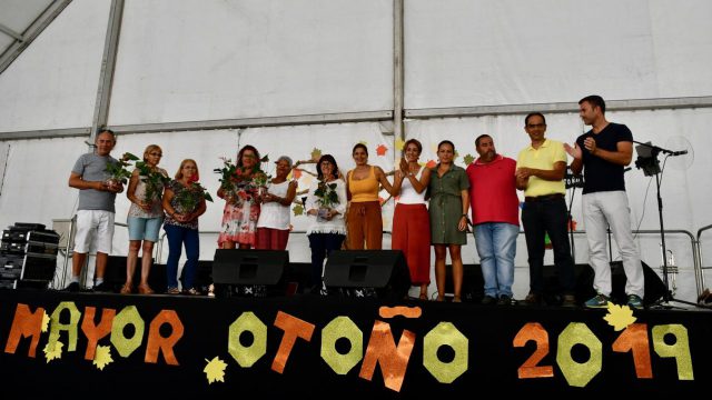 Familiares Cuidadores Que Homenajearon A Los Mayores Alcaldesa Y Grupo De Gobierno Presente En El Encuentro De Mayores