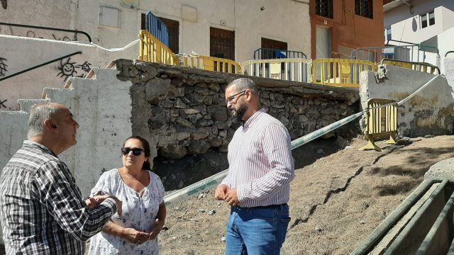 El Concejal López Delante Del Muro En El Que Se Actuará 1