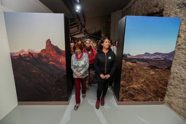 Otro Momento Del Recorrido De Uno De Los Grupos De Mujeres Por El Centro De Interpretación