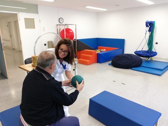 Un Paciente En Terapia Ocupacional En El Huc