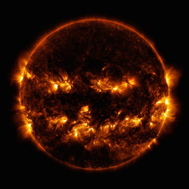 La Terrorífica Imagen Con La Que La Nasa Ha Felicitado Halloween 1 Halloween Sun 2014 2K