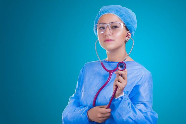 nurse-2141808_1280-900x600