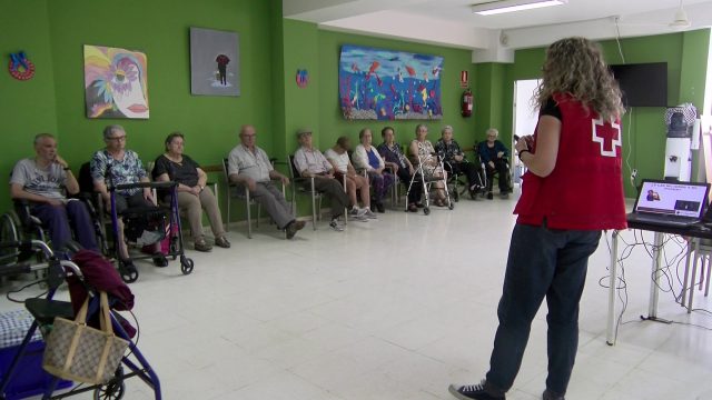 CHARLA CRUZ ROJA