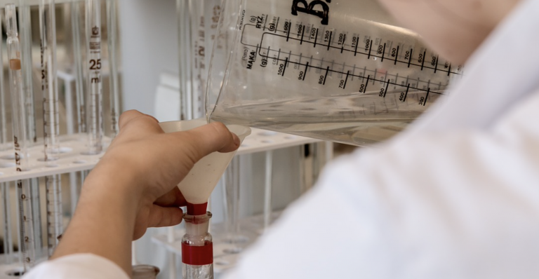 ‘Breaking Bad’: Detienen a dos profesores de química acusados de fabricar metanfetamina