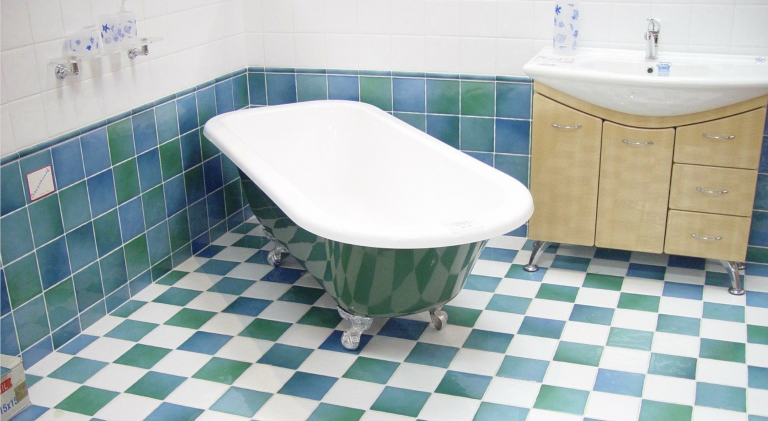 Rescatan a una mujer tras permanecer atrapada durante ocho días en su bañera