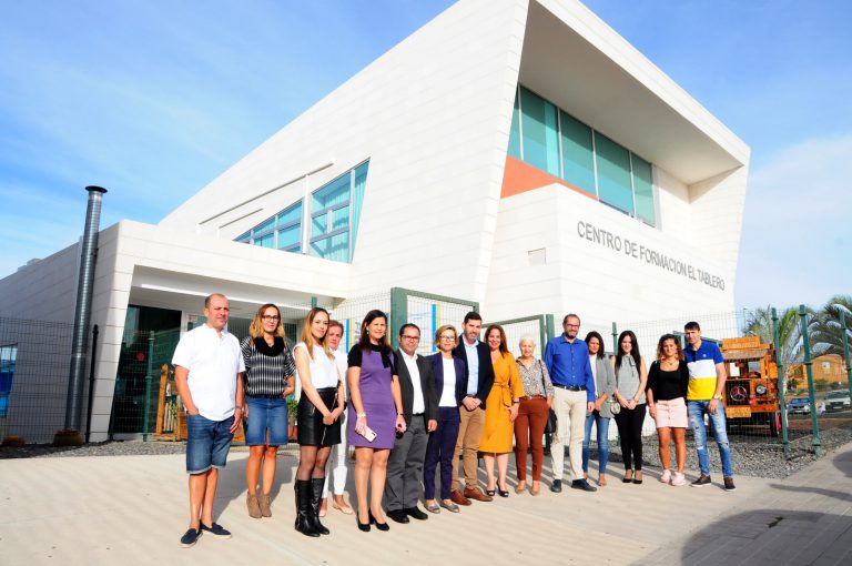 Los alumnos del Programa de Formación en Alternancia con el Empleo «M+Sabor», ofrecen un desayuno a distintas empresas del sector de hostelería y restauración.