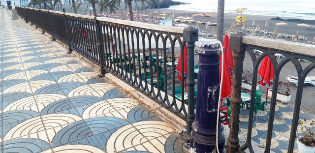 Estado Actual De Las Barandillas En El Paseo De La Playa De Taurito