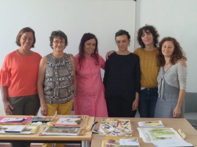 ‘La Mano Del Señor Echegaray’, De Los Hermanos Mexicanos Diego Y Daniela Ortiz Obtiene El X Concurso Internacional De Álbum Ilustrado Que Convoca El Cabildo De Gran Canaria 3 Jurado De La X Edición. De Izq A Dcha Mara Díazluz Caballero Nieves Pérez María José Ferrada Raquel Martínez Y Arianna Squiloni
