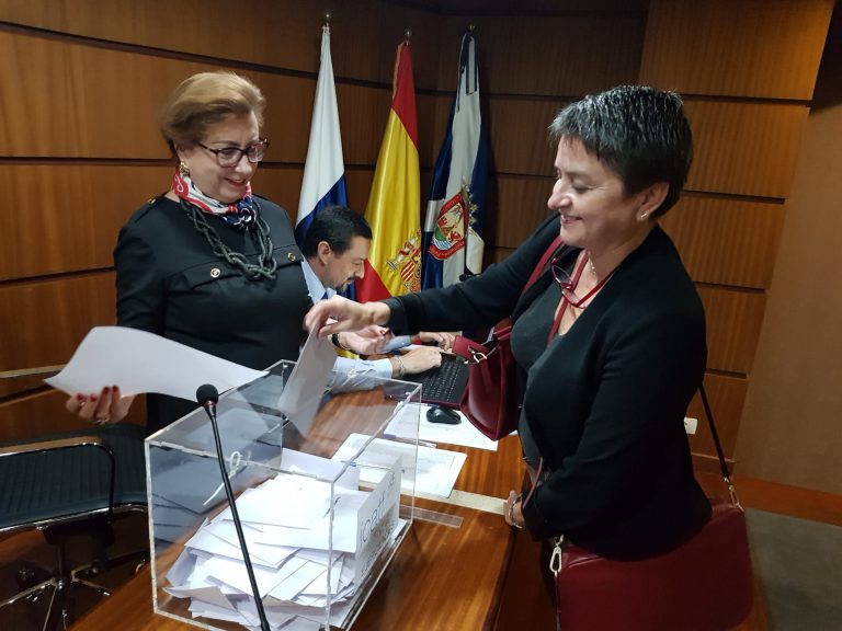 Los colegiados del Ilustre Colegio de Abogados de Santa Cruz de Tenerife acuerdan mantener su actual denominación