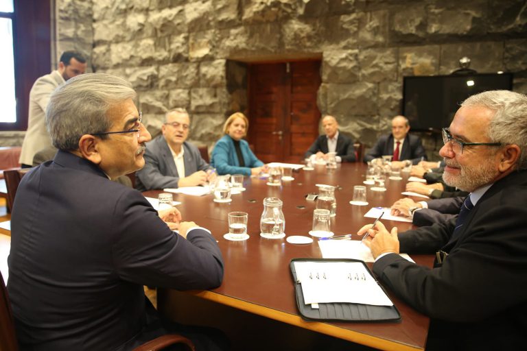 El vicepresidente traslada a los constructores la apuesta del Gobierno para la promoción de vivienda pública 