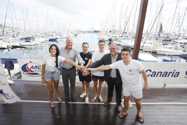 Tripulantes Canarios De La Arc Youth Team Con Pedro Quevedo Y José Eduardo Ramírez