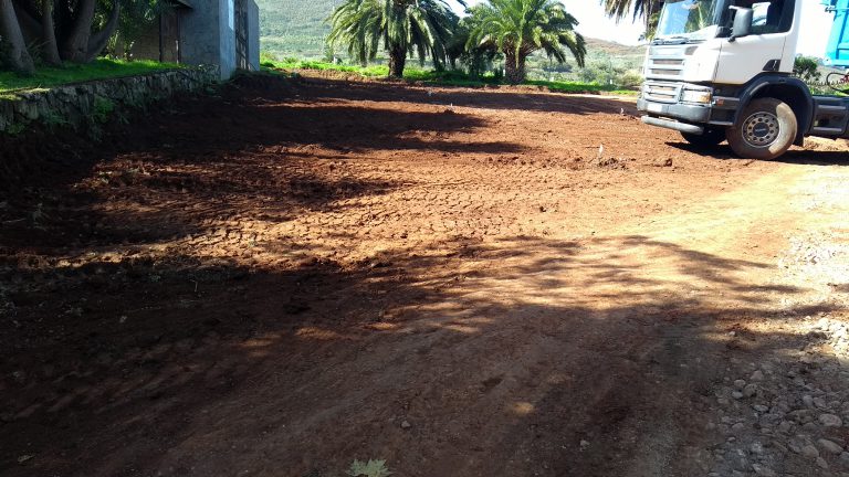 El Ayuntamiento inicia la obra de mejora del  aparcamiento de la Zona Recreativa de Los Granadillos