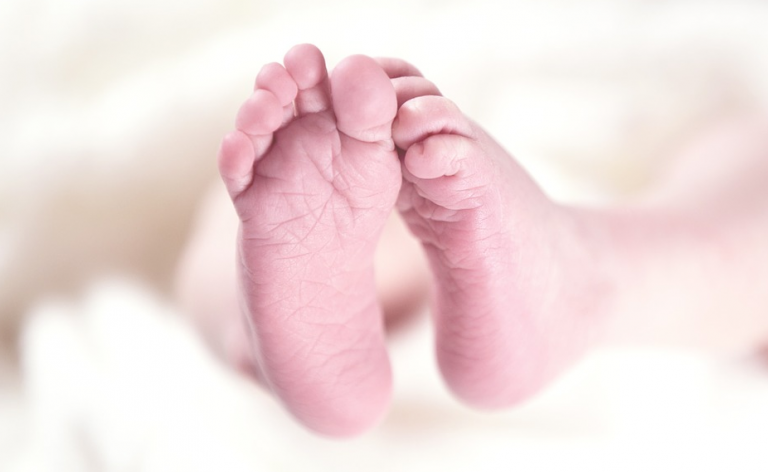 Detenida tras poner a la venta a su bebé y ofrecer gratis a su otra hija en un sitio web