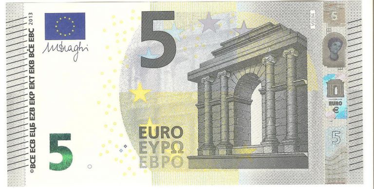 Desarticulada en Alicante una banda que distribuía billetes falsos de cinco euros