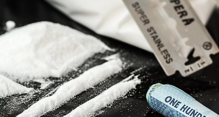 Detenido tras asegurar que la bolsa de cocaína que encontraron en su coche fue «arrastrada por el viento»
