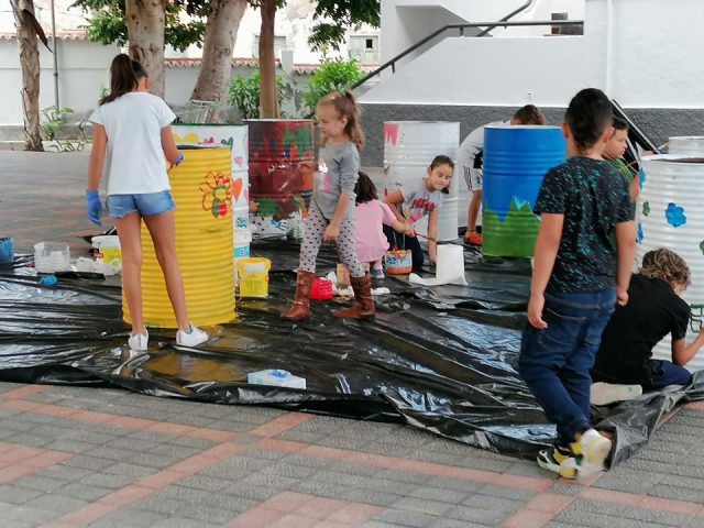 191227 Alumnado Pintando Bidones 8