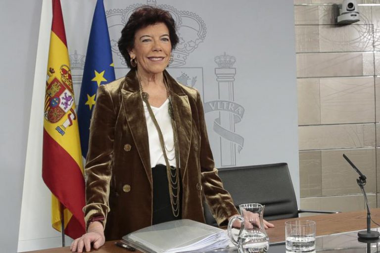 Críticas a la ministra de Educación por decir que «los hijos no pertenecen a los padres»