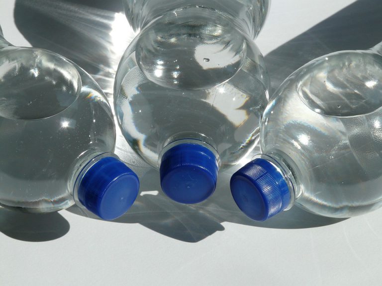El sector de aguas minerales apuesta por un circuito «bottle to bottle»