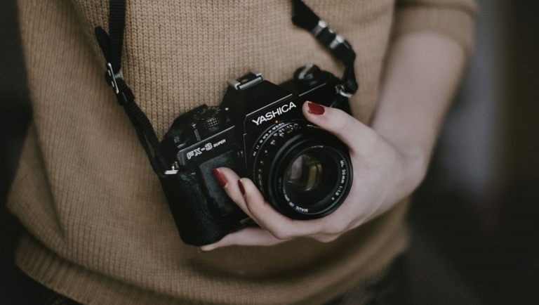 Una mujer logra fotografiar a sus 17 mascotas…todas mirando a la cámara