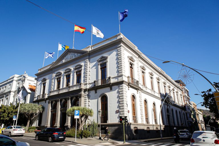 El Ayuntamiento de Santa Cruz inicia las acciones para construir una veintena de nuevos parques con sombra en la capital