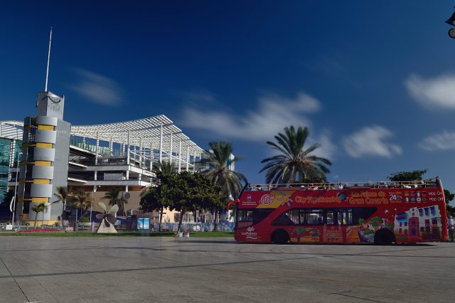 Guagua Turistica En El Muelle