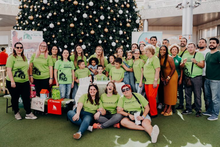 La Plaza de Eventos del C. C. Los Alisios acogió este sábado el acto solidario «El Autismo te Mueve»