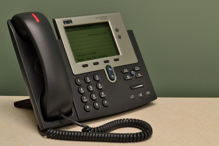 Sanidad activa un teléfono gratuito de apoyo psicológico a los afectados por el coronavirus