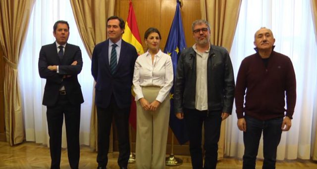 ministra trabajo agentes sociales smi