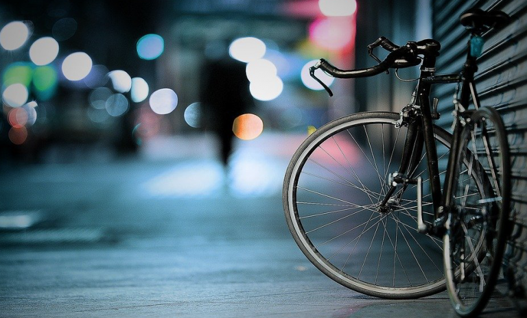 Detienen a un ladrón que huía en bici con la caja registradora de un bar de Zaragoza