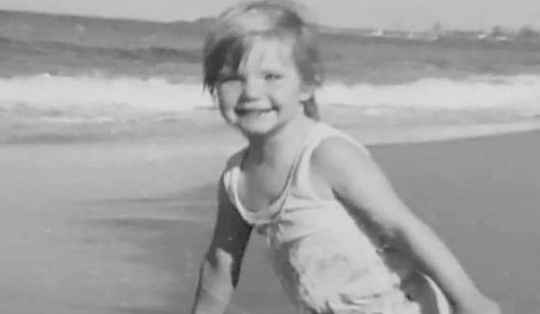 Una niña de 3 años desaparece en una playa abarrotada de gente: El caso de Cheryl Grimmer