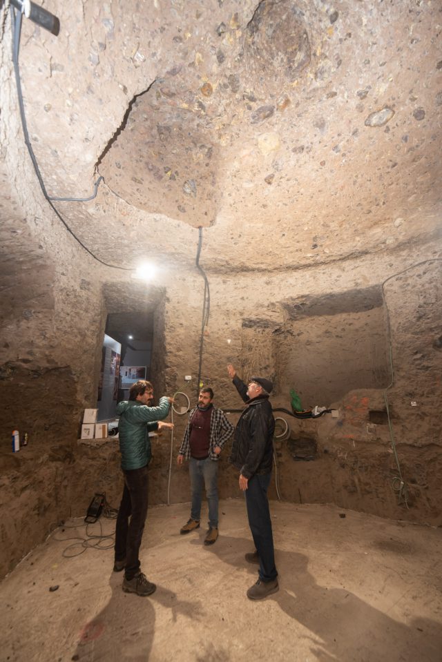 Técnicos Del Cabildo Y Factum Arte En El Espacio Donde Se Montará La Réplica