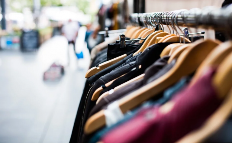 Una tienda de Bilbao empieza a cobrar a sus clientes por probarse la ropa