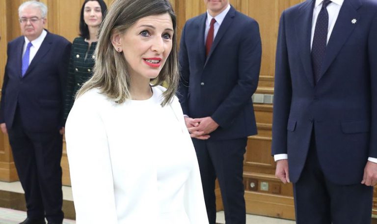 La ministra de Trabajo se reúne hoy por primera vez con sindicatos y empresarios para tratar el SMI