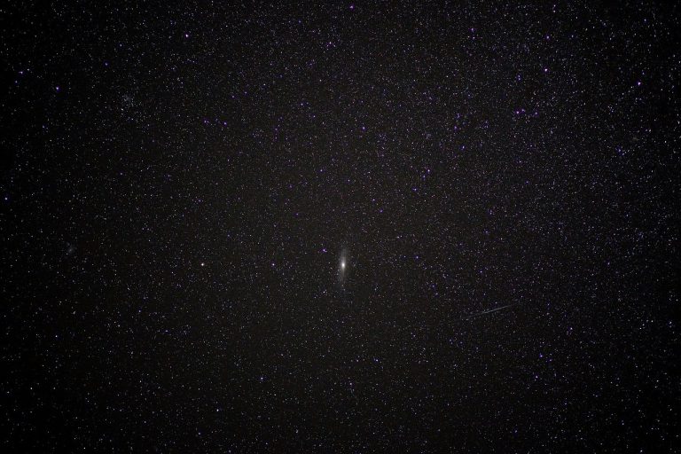 Captan una señal de radio que proviene de otra galaxia y que se repite cada 16 días