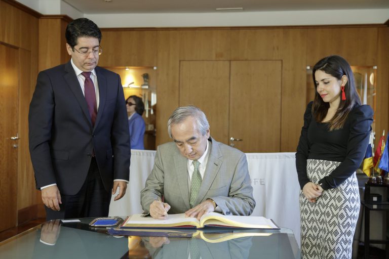 El presidente del Cabildo se reúne con el nuevo embajador de Japón en España