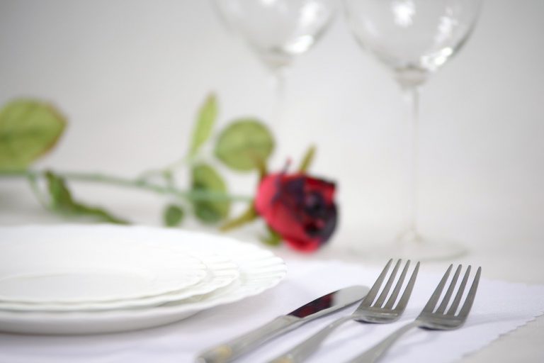 El curioso anuncio de un restaurante de Cádiz para celebrar San Valentín y quedarse embarazada