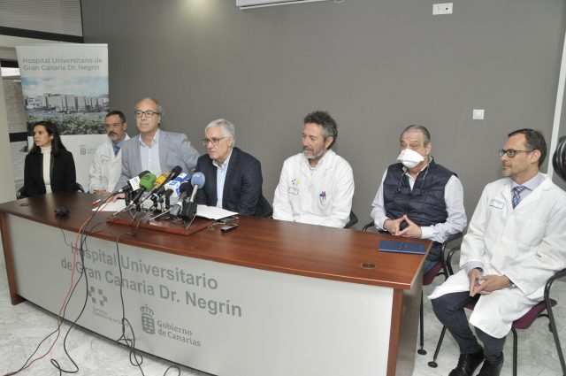 Momento De La Rueda De Prensa Celebrada En El Hospital Dr. Negrín
